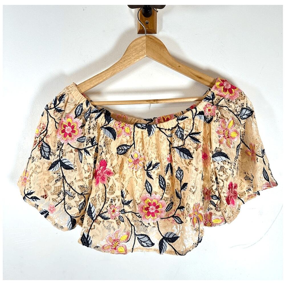 Bebe Embroidered‎ Floral Lace Off Shoulder Crop Top Woman’s XS GUC